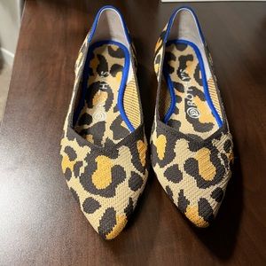 Big Cat Pointed Rothy’s Size 8.5